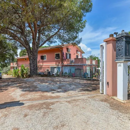 Casale Grandangolo بيت للعطل *